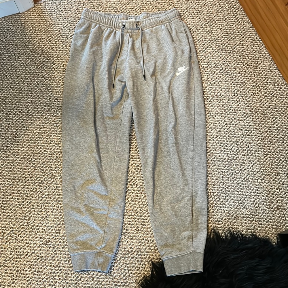 womens medium grey nike sweatpants
